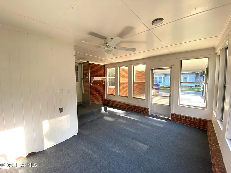 1710 S Elm St — Photo 17