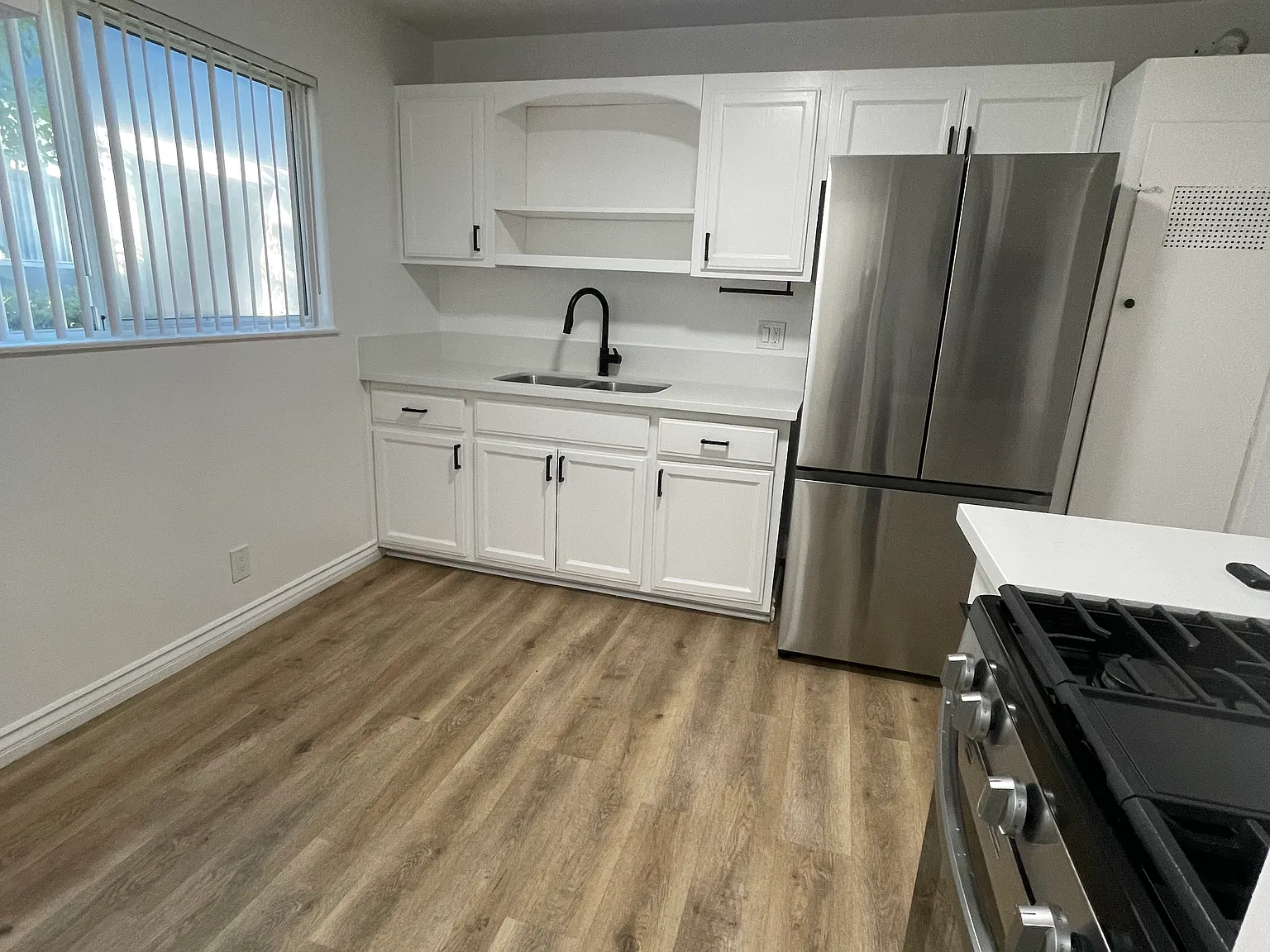 2 bed, 1.5 bath, 883 sqft, $3,100 — Photo 2