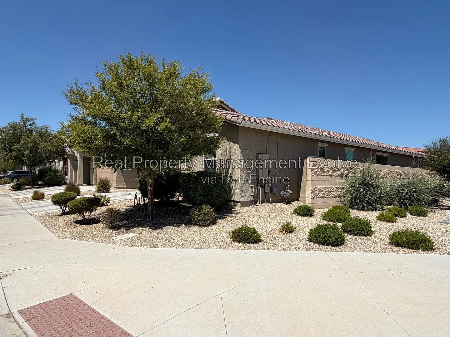 3 bed, 2.0 bath, 1679 sqft, $2,350 — Photo 4