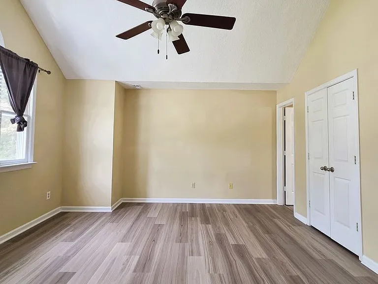 2519 Providence Creek Rd N — Photo 20