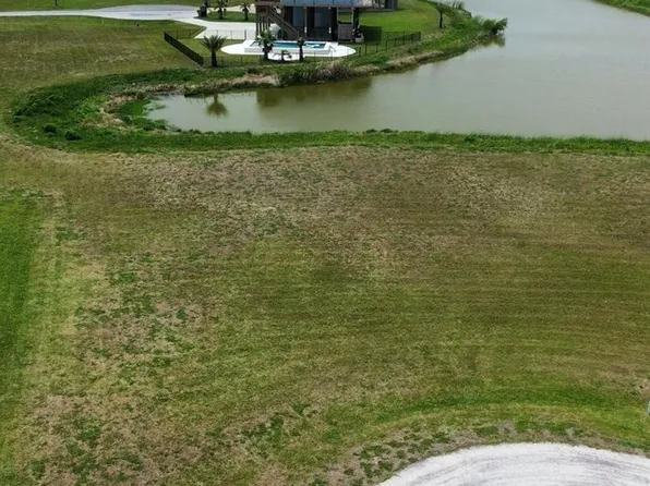 705 Nick Ln, Pt Bolivar, TX 77650