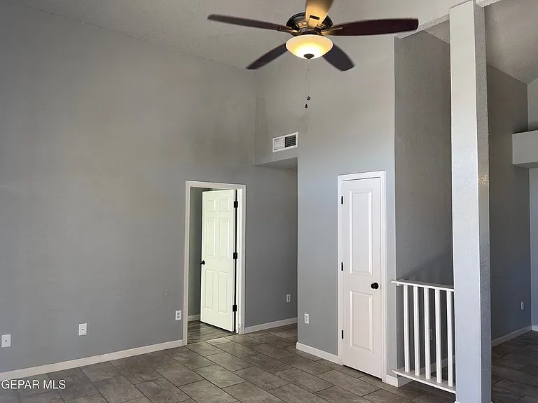 656 Orchid Dr — Photo 2