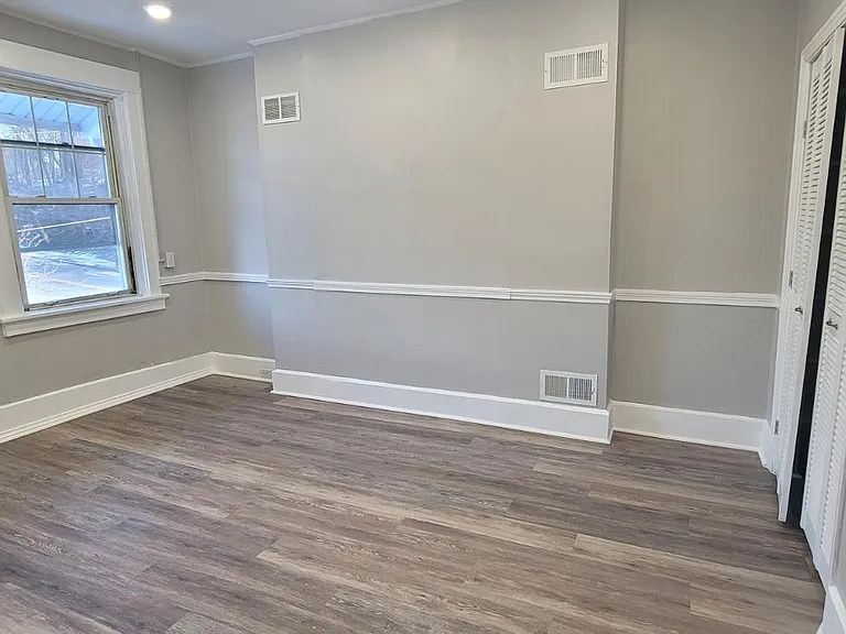 5896 Hobart St — Photo 1