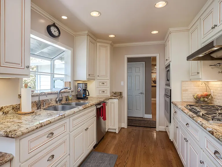 1176 Koch Ln — Photo 3