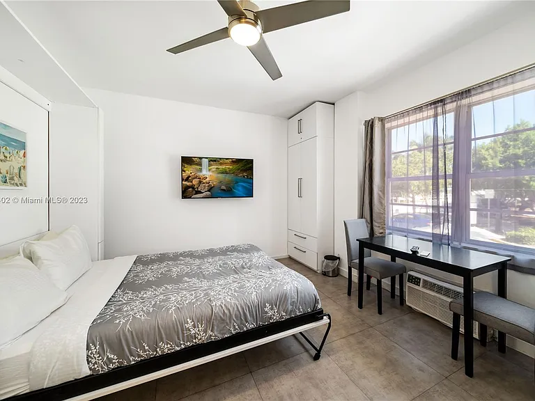 7300 Ocean Ter #110 — Photo 10