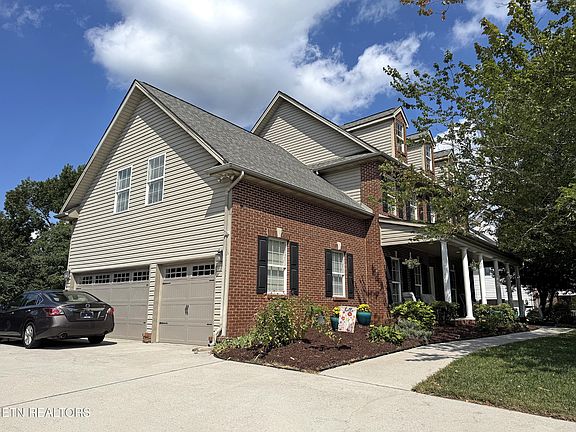 2nd image of 1641 Meadow Chase Ln
