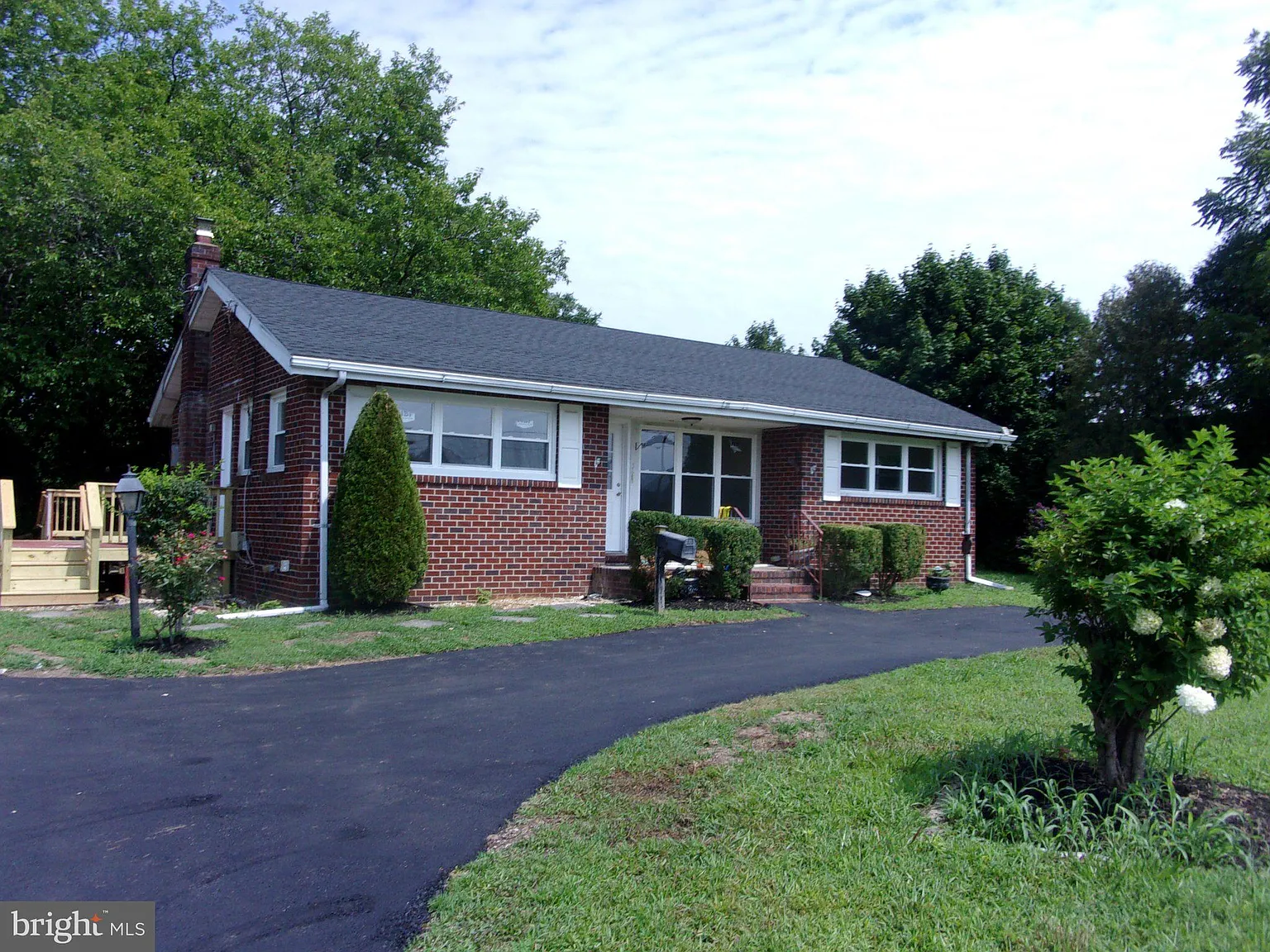 3 bed, 1.0 bath, 1004 sqft, $2,900 — Photo 1