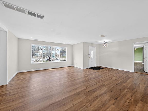5th image of 1908 Central Dr