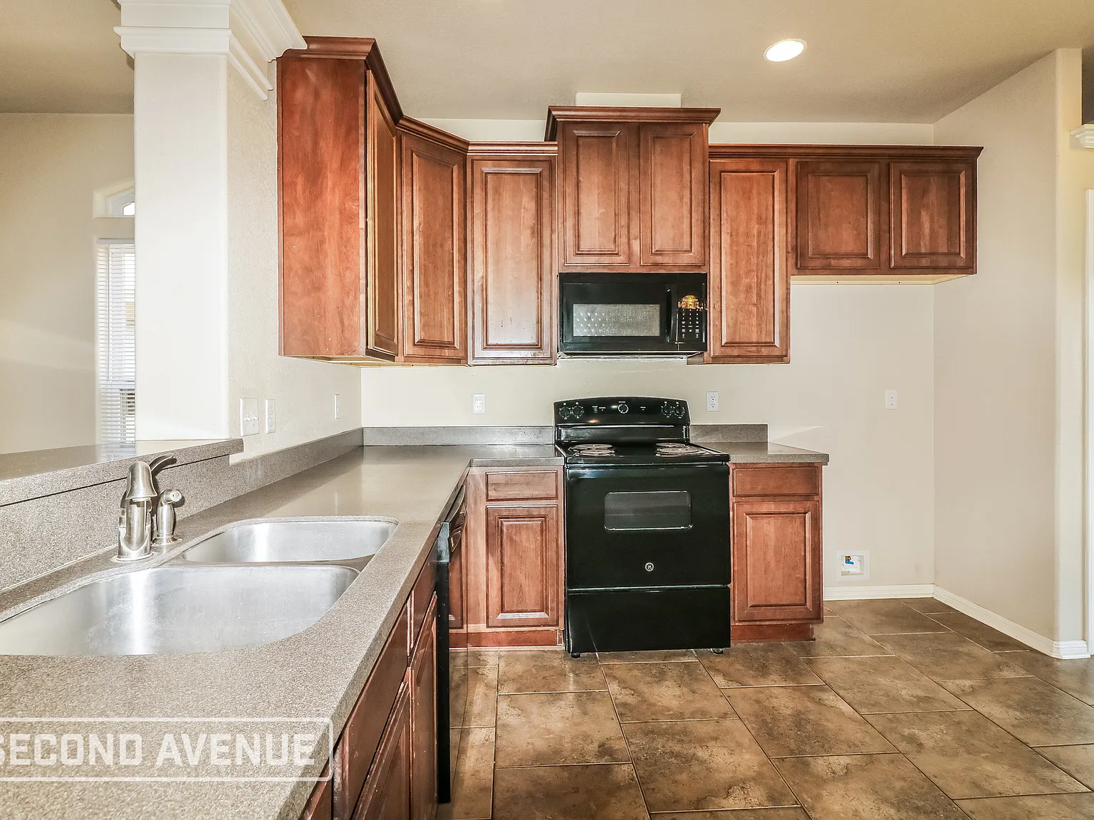 4 bed, 2.0 bath, 1624 sqft, $2,095 — Photo 3