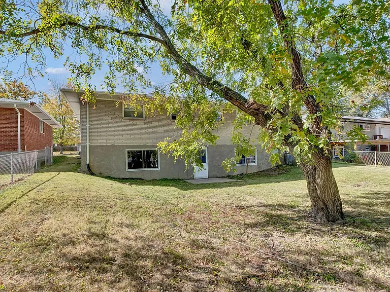 1505 Miller Dr — Photo 26
