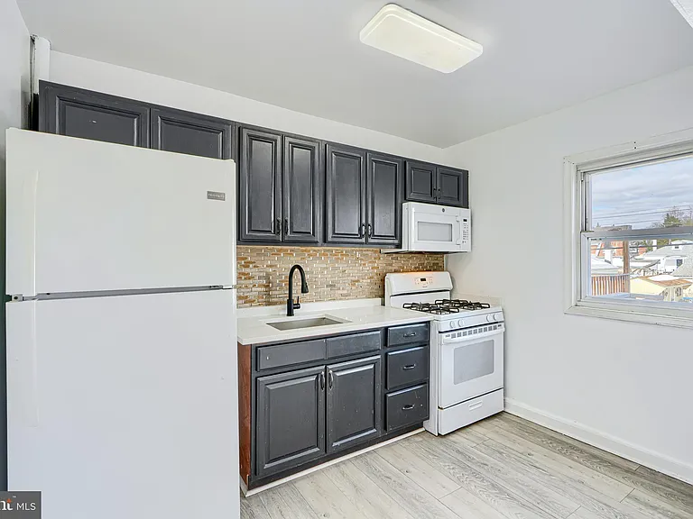 165 Hampshire Rd — Photo 11