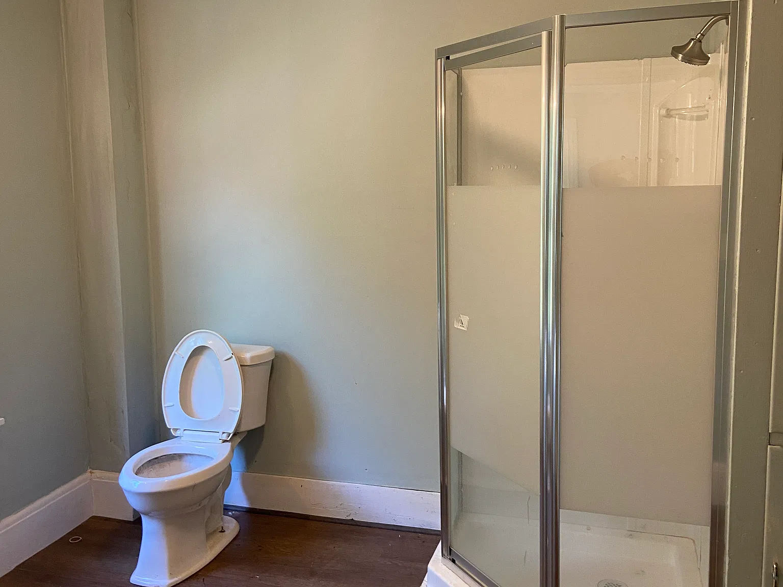 Studio, $895 — Photo 2