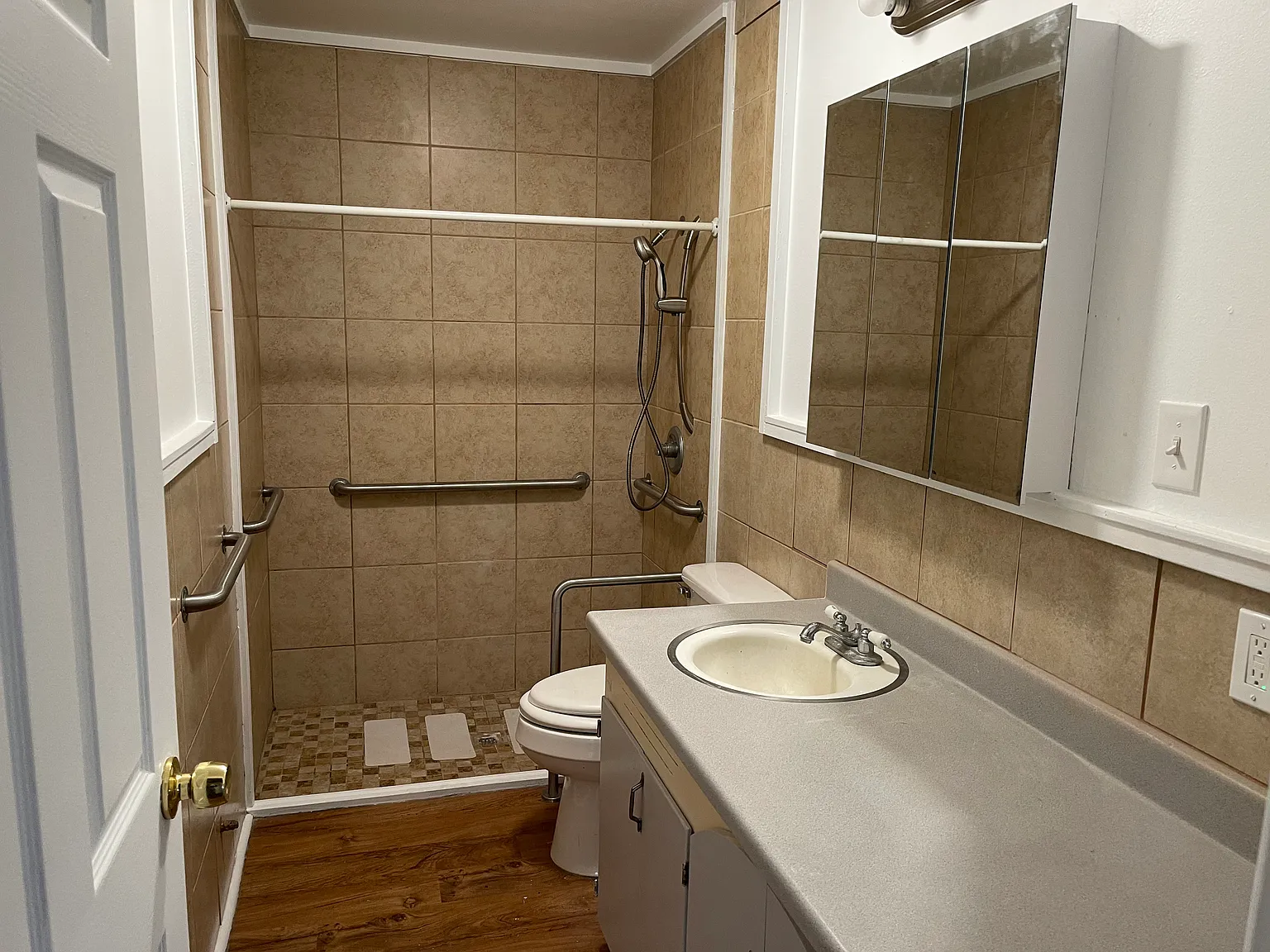 301 Howison — Photo 3