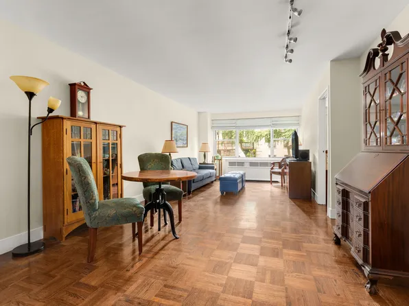 525 East 86th Street image 2 of 11