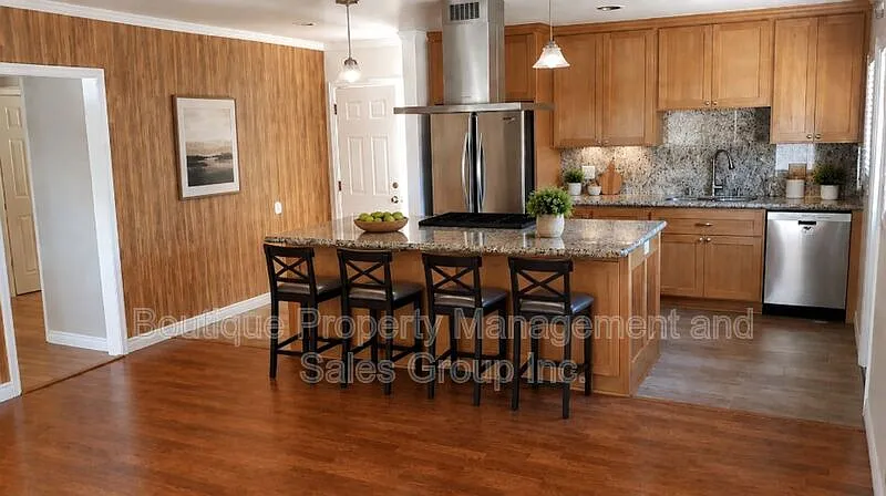 3 bed, 1.5 bath, 992 sqft, $4,295 — Photo 3
