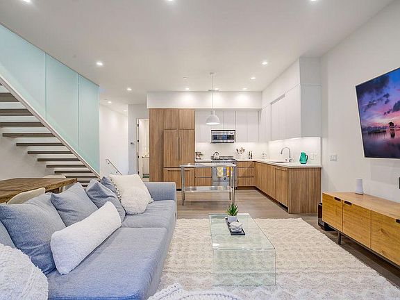 2nd image of 1253 N Formosa Ave