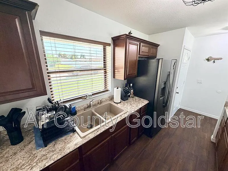 2 bed, 2.0 bath, 900 sqft, $1,595 — Photo 3