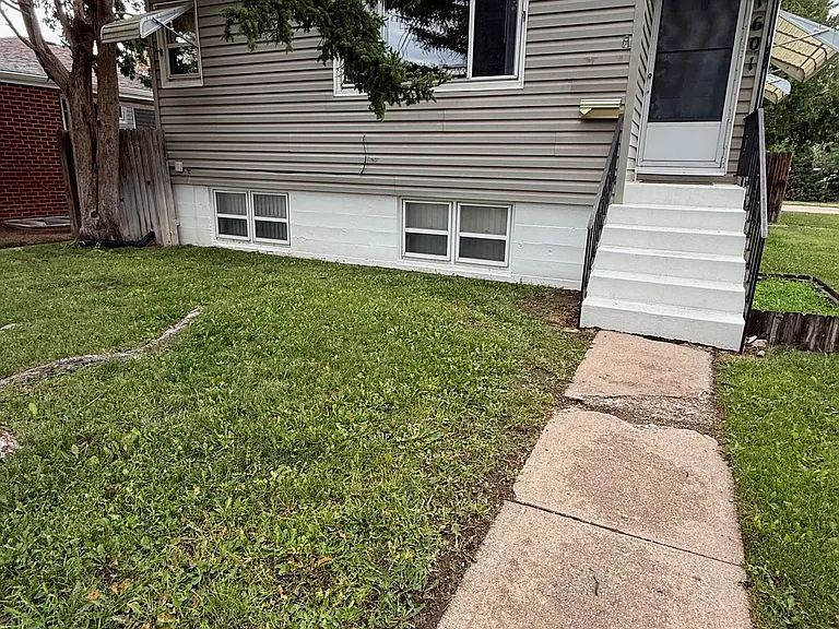 Front Of House/Front Yard