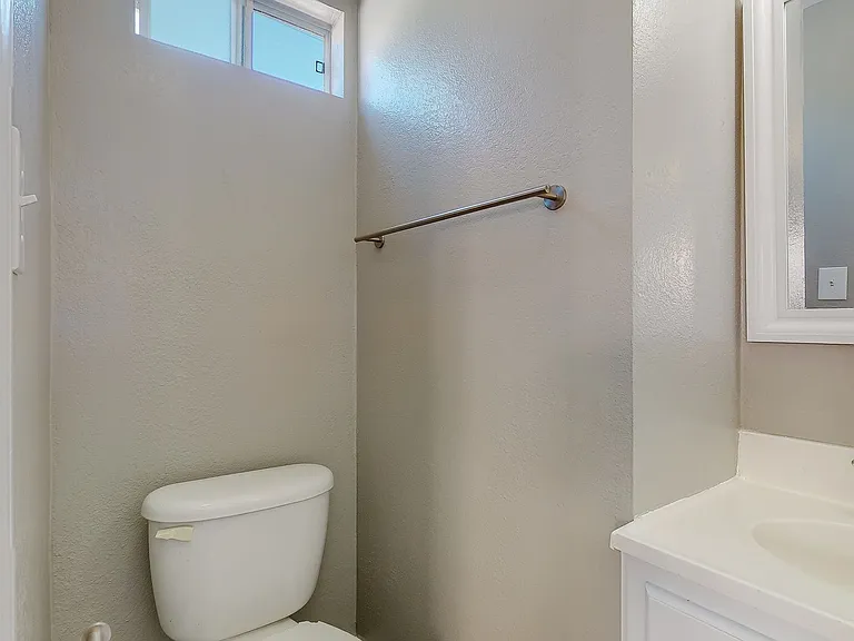 1818 N Kingsley Dr — Photo 47