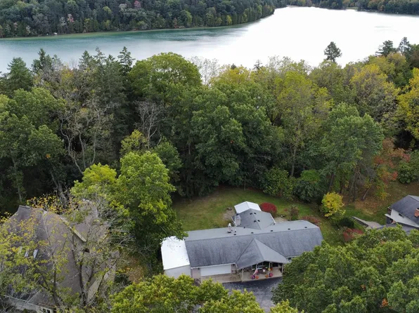 3238 Briar Hill Rd, Hartland, MI 48353