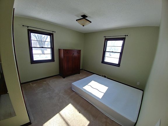 4th image of 412 Teagarden Dr