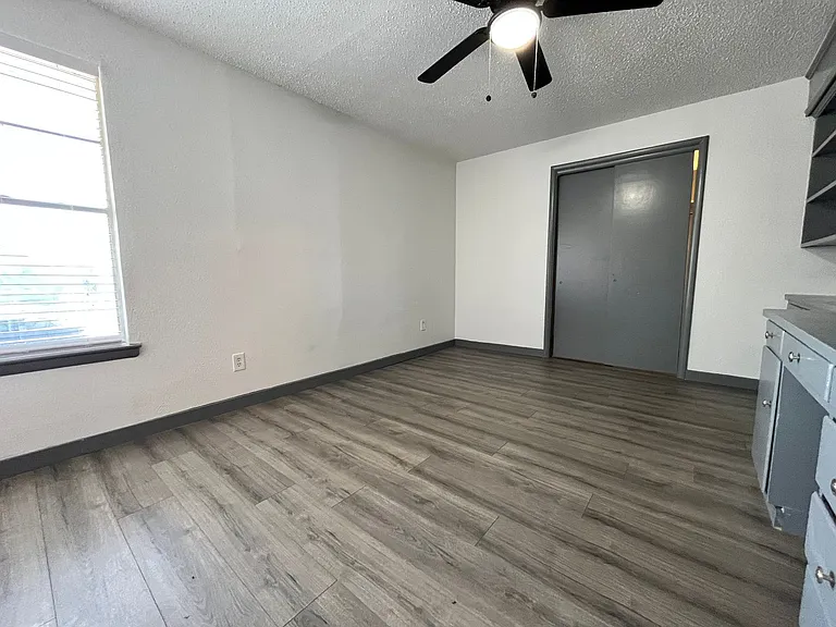 2526 Louise St #A — Photo 4