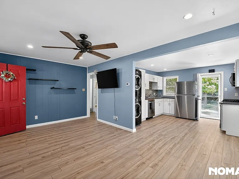 2520 S Knox Ct — Photo 4