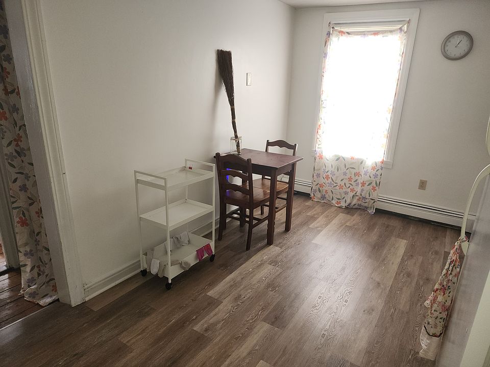 Eat-in kitchen