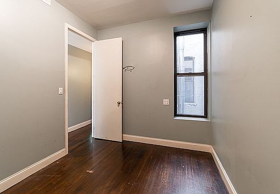 4th image of 524 Chauncey St #3C