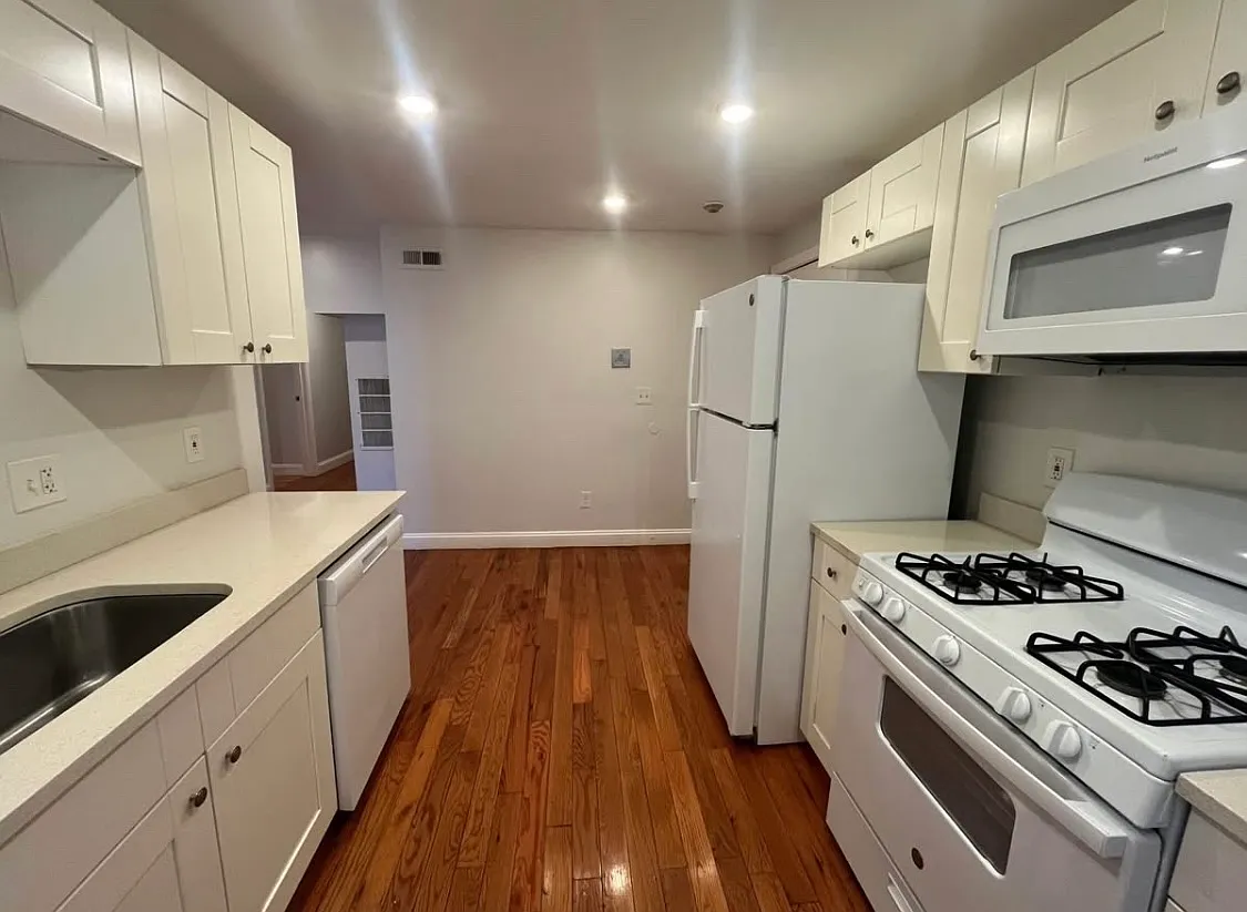 3 bed, 1000 sqft, $2,950 — Photo 4