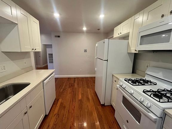 4th image of 70 Bellingham St #1B