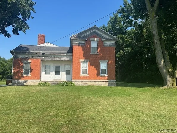 3015 Randall Rd, Ransomville, NY 14131