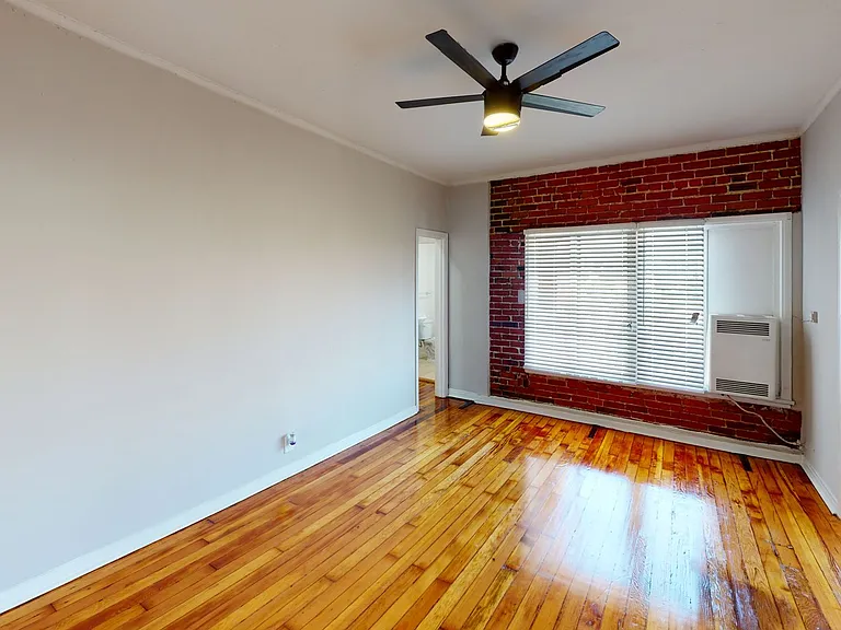 The President Apts...Completely Renovated Apartments...Pet Friendly..Great Location! CALL NOW! — Photo 8