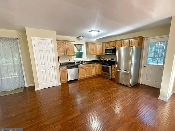 2nd image of 3157 Lexington Ave