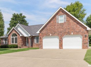 707 N Saluki Dr, Marion, IL 62959