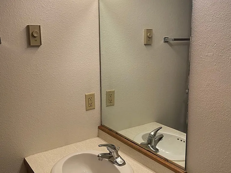 2626 Pacific Dr S — Photo 26