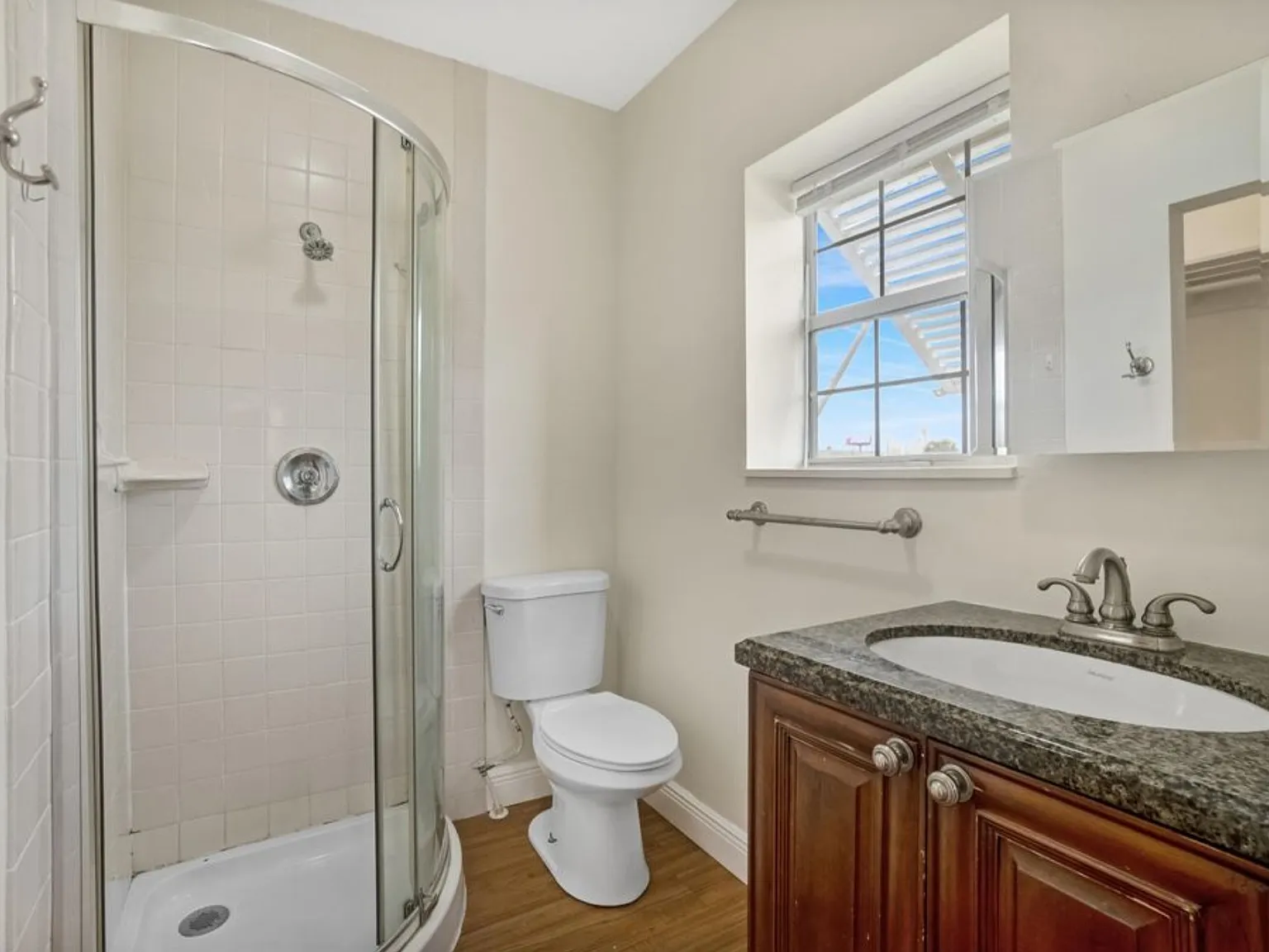 517 Sunrise Ct — Photo 4