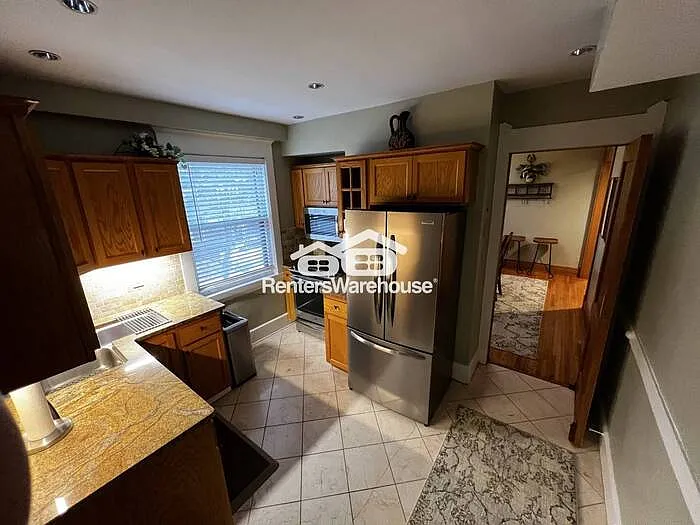 Photo 1 of 30 - 918 Goodrich Ave #D - Saint Paul, MN Primary Photo - 918 Goodrich Ave #D