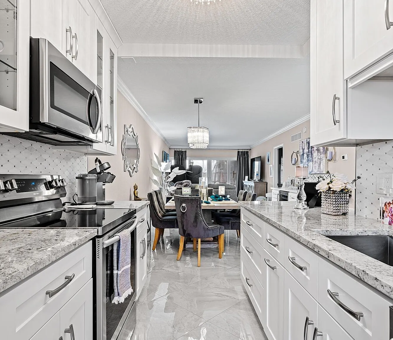 2 bed, 2.0 bath, 1000 sqft, $6,250 — Photo 4