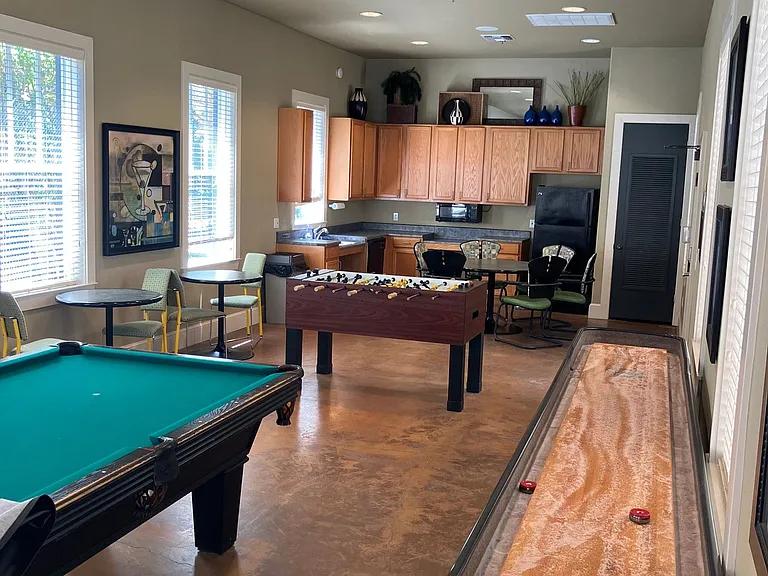 de Tolosa Ranch Apartments — Photo 8