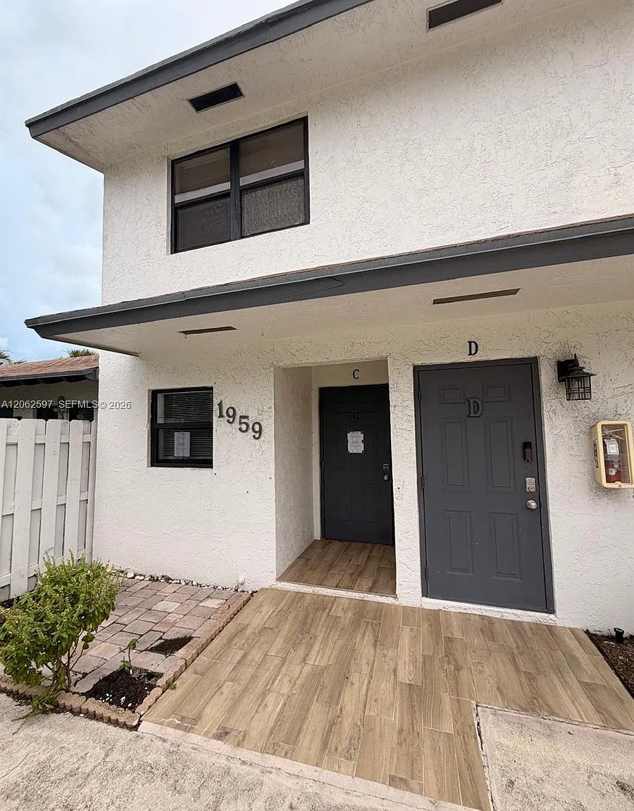 Deerfield Beach — Photo 1