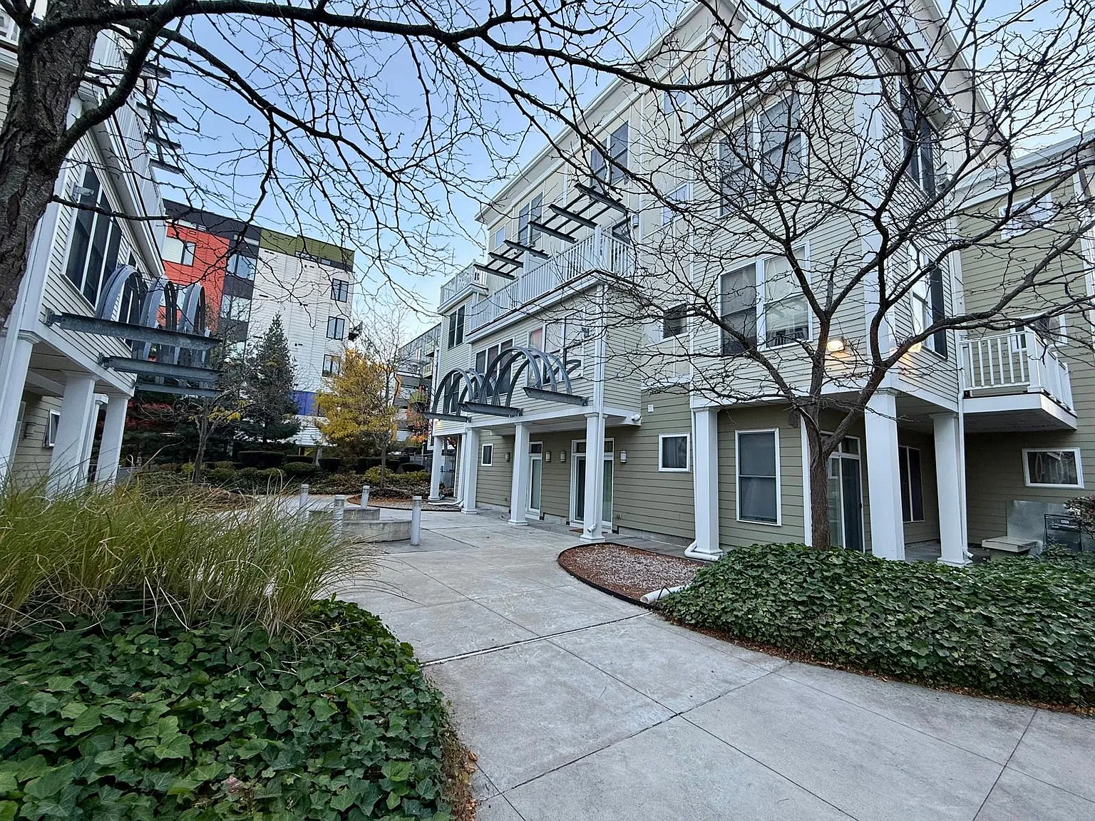 1 bed, 615 sqft, $2,700 — Photo 2