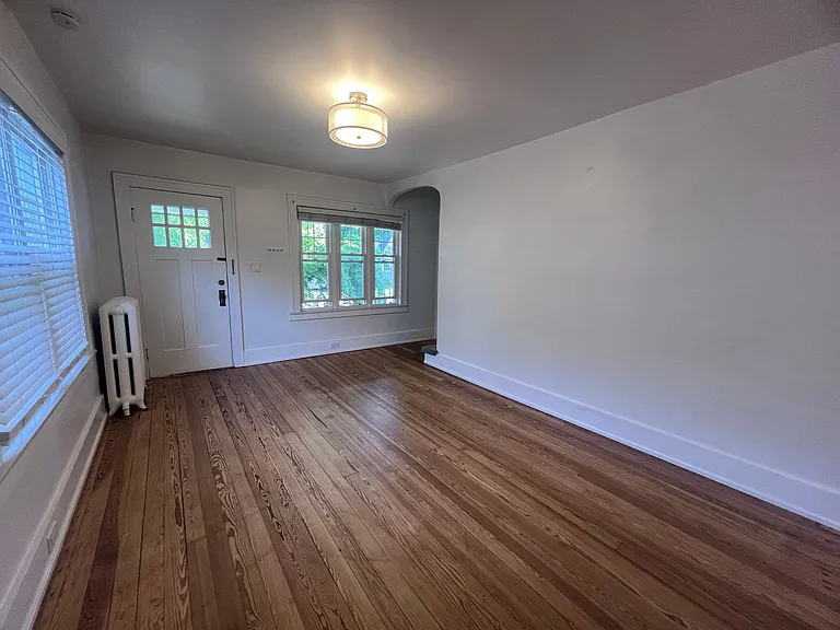748 Crescent St NE — Photo 8