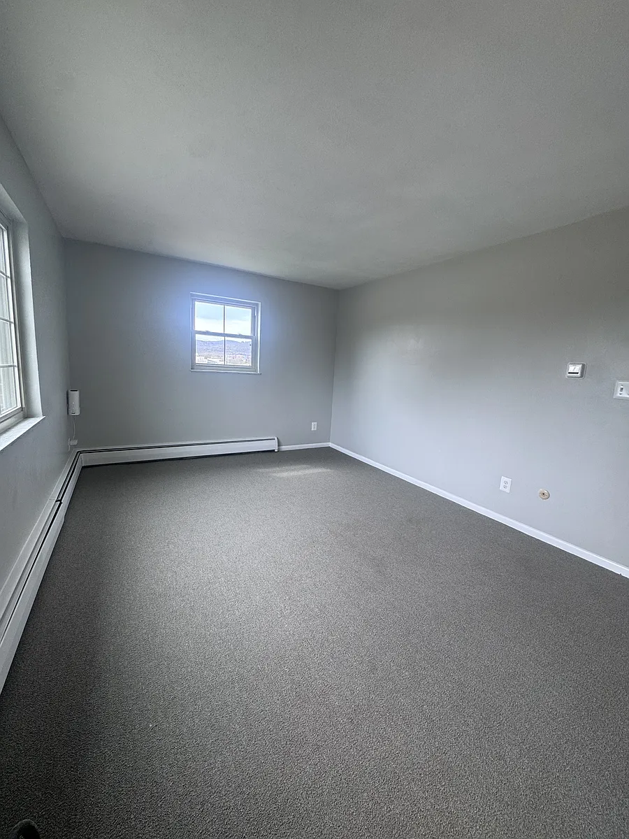 Building Photo - 400 Riverside Dr #211