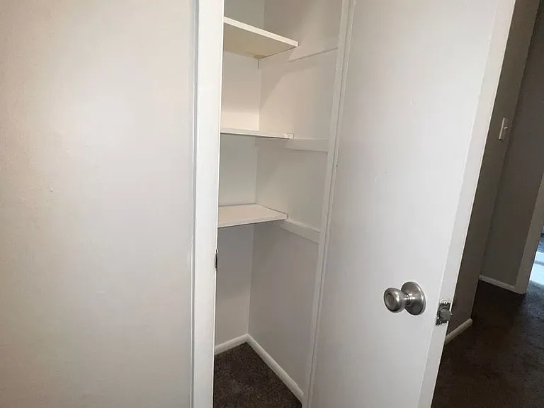 Ashland Apartments — Photo 5