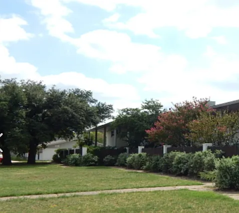 Building Photo - 2401 Idlewood Ln
