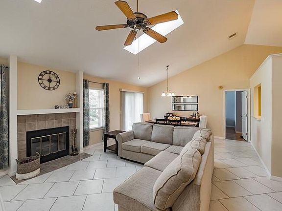 3rd image of 454 Autumn Oaks Pl