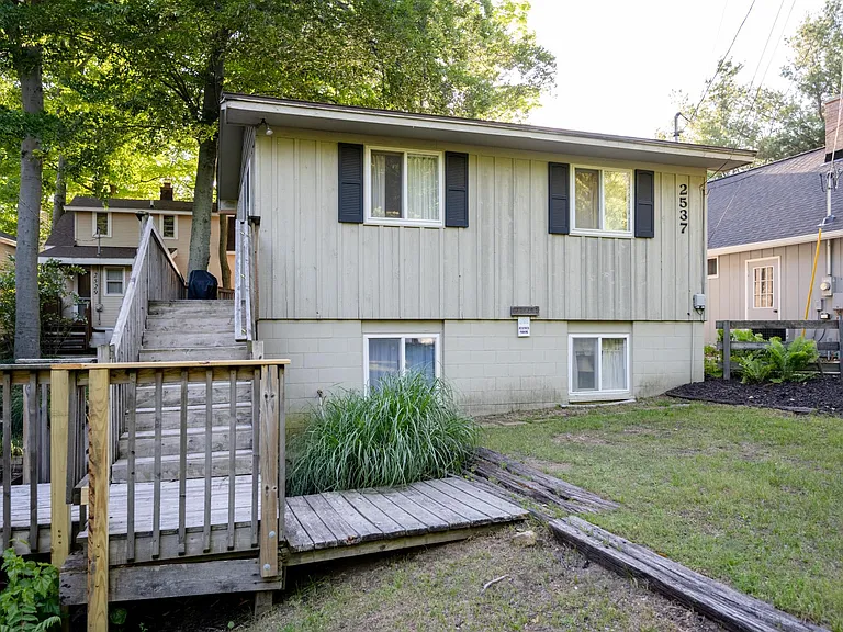 2537 Lakefront Dr — Photo 15