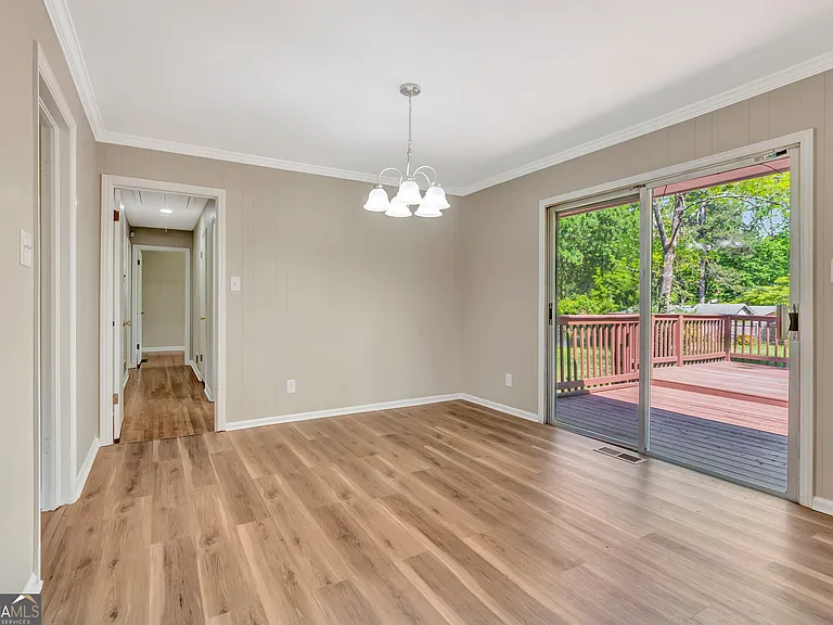 335 Kelly Dr — Photo 7