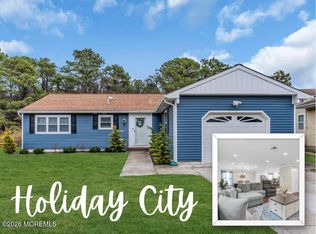 10 Point Blanche Court, Toms River, NJ 08757